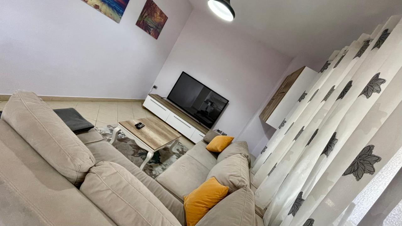 Endri'S Apartments Tirana Buitenkant foto